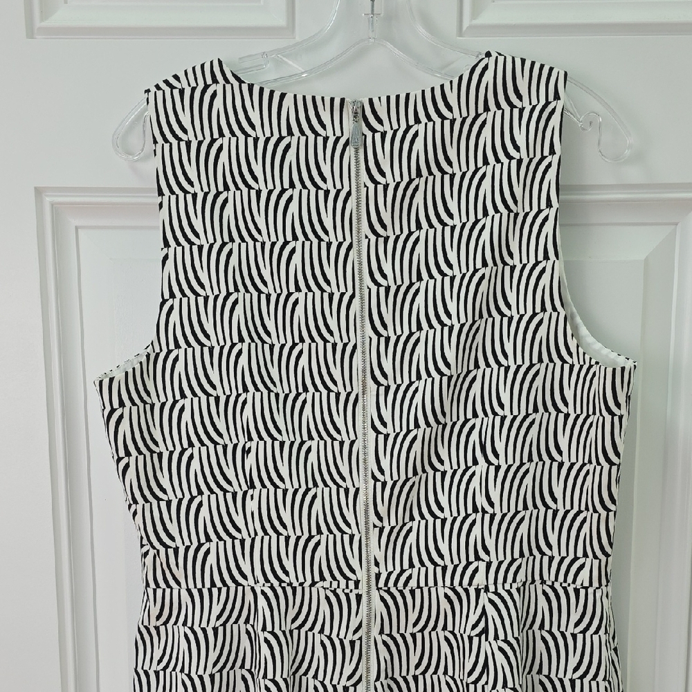 CeCe Black and White Abstract Stripe Cotton Dress. Size 14 - Picture 6 of 11